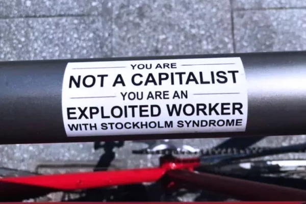 un bumper sticker collé sur un vélo