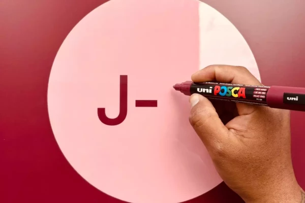 Conception et flocage d'une vitrine de magasin par Stick-Up, à Genève