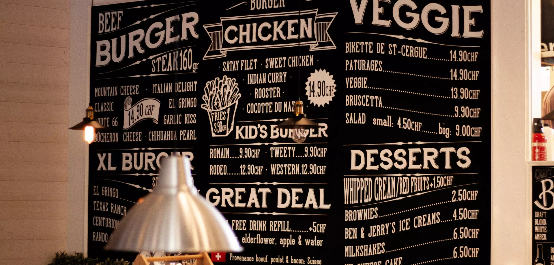 menu sur ardoise dans un restaurant