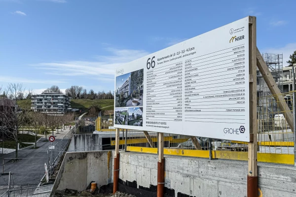 découpe, impression et pose de panneau de chantier personnalisé dans l'arc lémanique par stick-up.ch