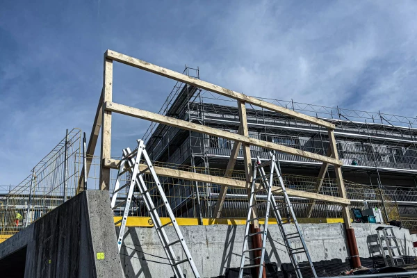 construction de structure pour panneau de chantier sur mesure