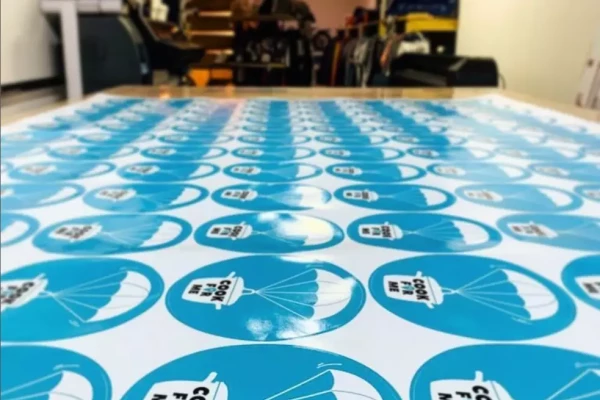 Stickers et autocollants, imprimés par Stick-Up pour Cook for me à Genève.