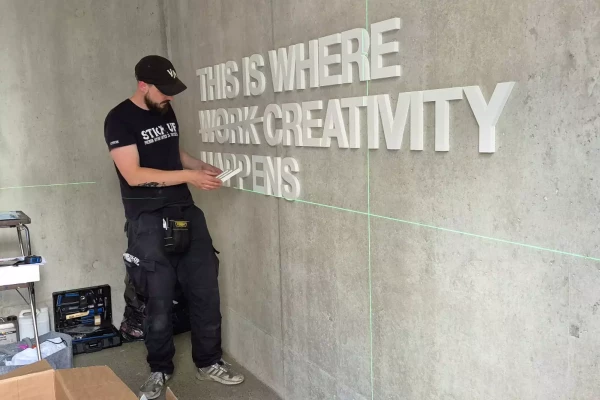 pose de lettres
3d découpée par Stick-Up à Genève
