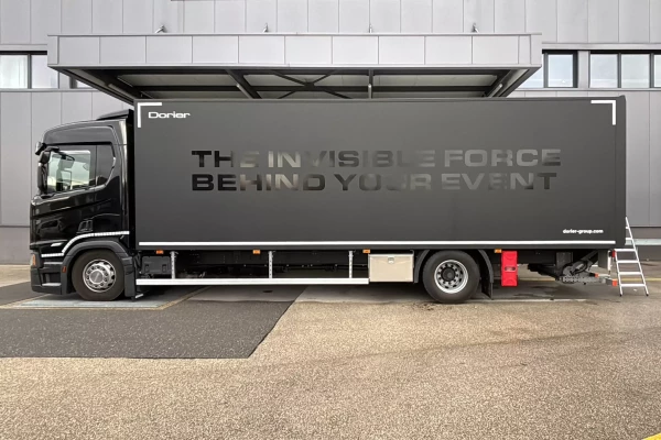 photo d'un camion noir design