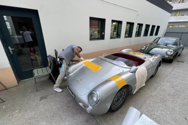 Restmod et customisation d'une Porche Spyder par Stick-Up à Genève