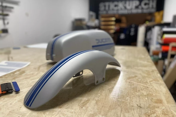 Restomod et customisation de véhicules par Stick-Up à Genève