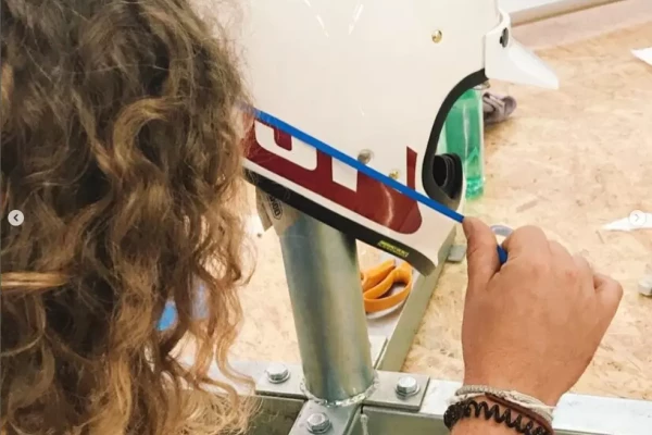 Détail d'une customisation d'un casque de moto par Stick-Up à Genève