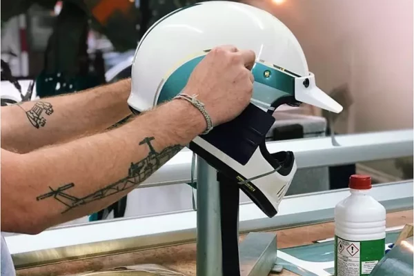 Customisation d'un casque de moto par Stick-Up