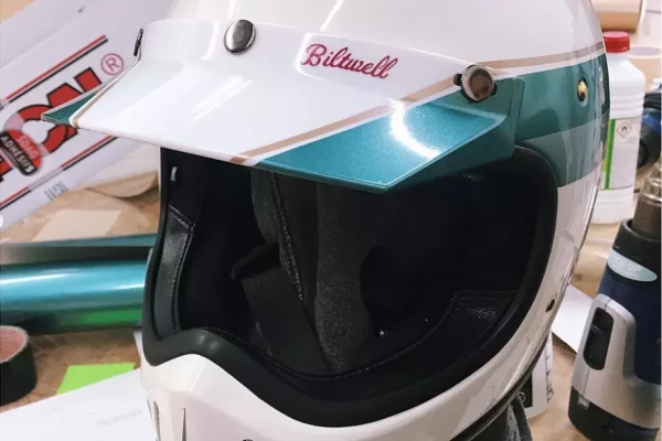 Customisation d'un casque de moto par Stick-Up