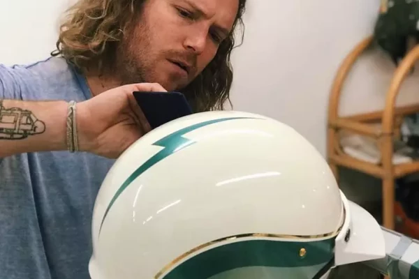 Customisation d'un casque de moto par Stick-Up