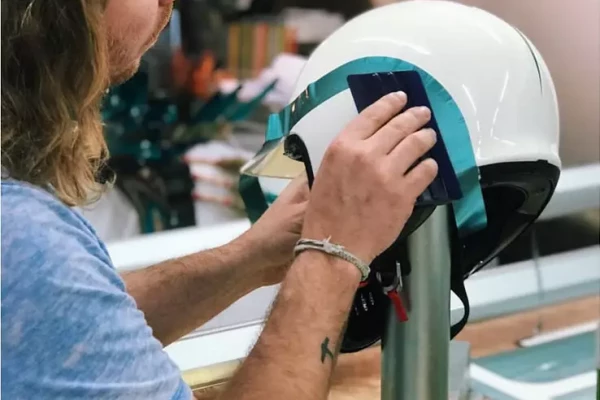 Customisation d'un casque de moto par Stick-Up