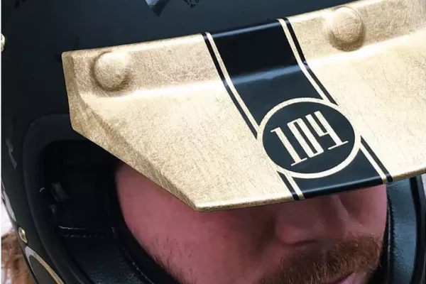 Détail d'une customisation d'un casque de moto par Stick-Up
